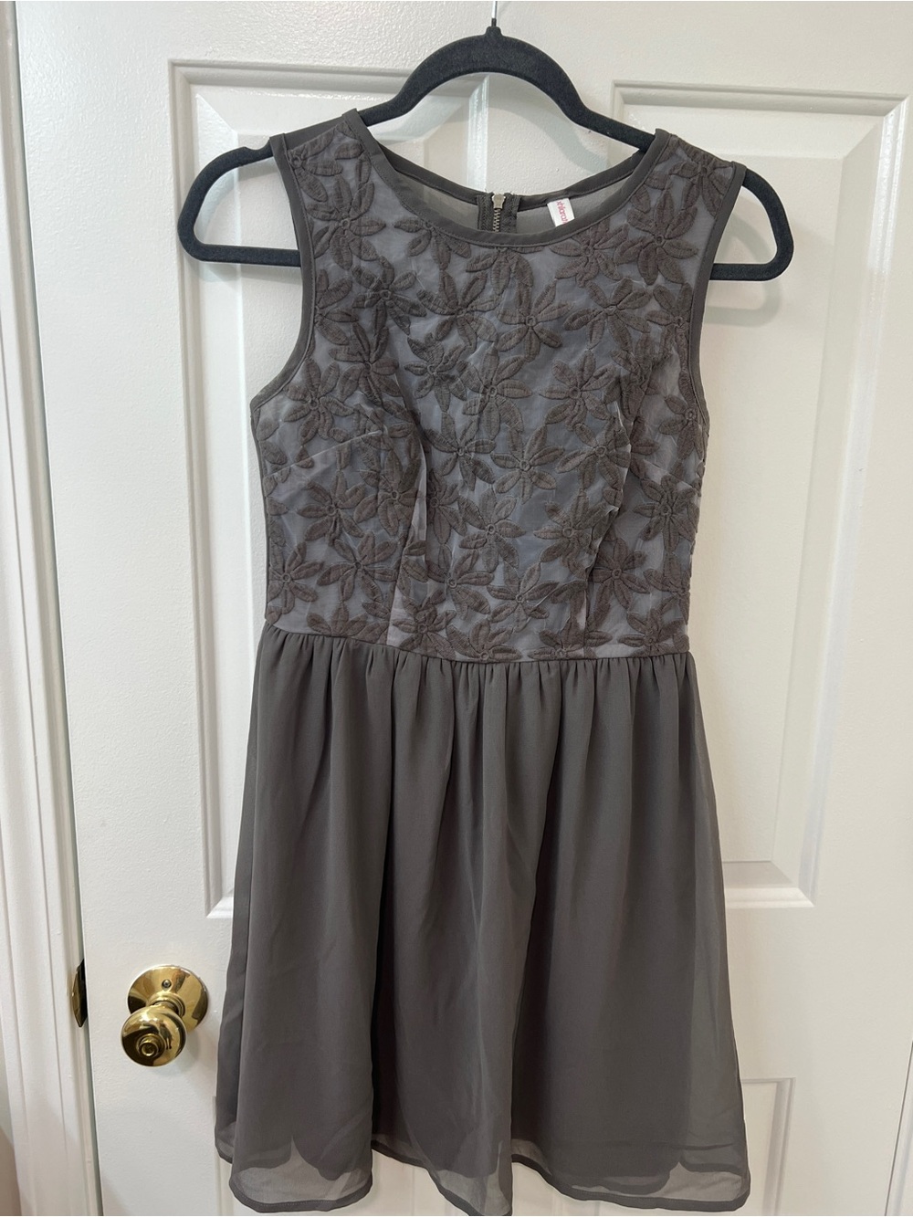 Xhilaration Gray Floral Embroidered Sleeveless Dress Size Small